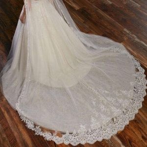 Brand New!  With Tags!  Martina Liana "Arya" Cathedral Length Ivory Veil Ivory